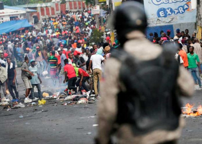 Haitianos se toman las calles en protesta a la injerencia extranjera
