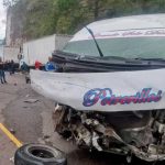 Brutal percance vial deja ocho heridos y dos muertes violentas en Honduras Desperfecto mecánico ocasiona colisión entre microbús y camión en Honduras