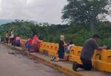 Postrados de rodillas claman para que Julia no cause tragedia en Honduras Postrados de rodillas claman para que Julia no cause tragedia en Honduras