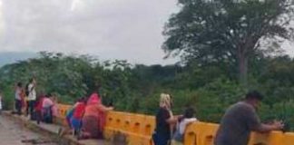 Postrados de rodillas claman para que Julia no cause tragedia en Honduras