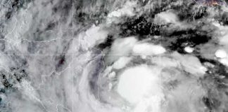 Julia se fortalece y se convierte en huracán categoría 1