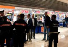 Al menos un muerto y cuatro heridos tras un ataque con cuchillo en Italia Al menos un muerto y cuatro heridos tras un ataque con cuchillo en Italia