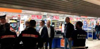 Al menos un muerto y cuatro heridos tras un ataque con cuchillo en Italia