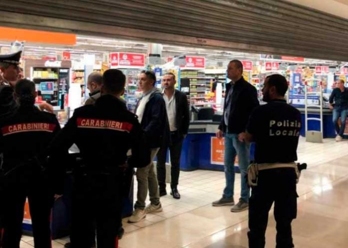 Al menos un muerto y cuatro heridos tras un ataque con cuchillo en Italia