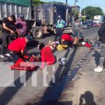 Accidente de motos en Managua: «Ni en el mismo carril se ponen de acuerdo» Accidente de motociclistas cerca de La Ceibita, en Managua