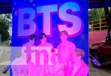 Adolescente disfrutan de la cultura asiática en el encuentro de K-POP Adolescente disfrutan de la cultura asiática en el encuentro de K-POP