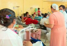 Ministerio de Ayuda Cristiana entrega donativo a madres en el hospital Alemán Ministerio de Ayuda Cristiana entrega donativo a madres en el hospital Alemán