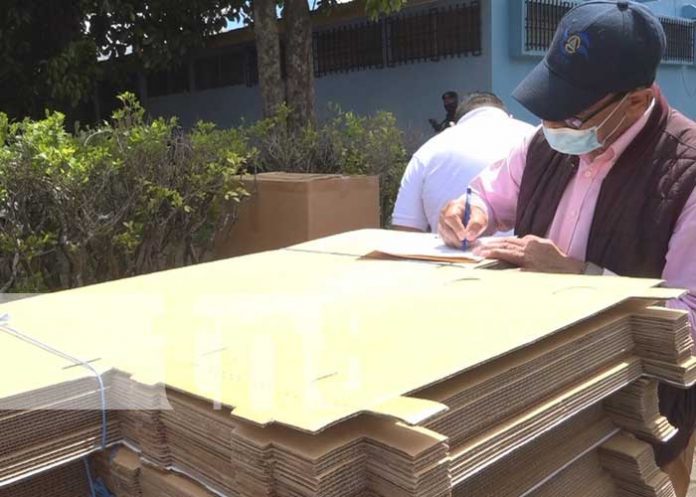 Entrega de material electoral a Estelí