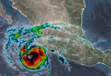 Huracán Roslyn se intensificó a categoría 3 azotando el pacífico de México
