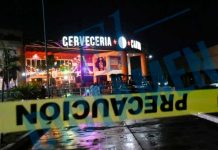 Riña entre hombres borrachos en México deja a un mesero muerto (Video)
