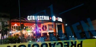 Riña entre hombres borrachos en México deja a un mesero muerto (Video)