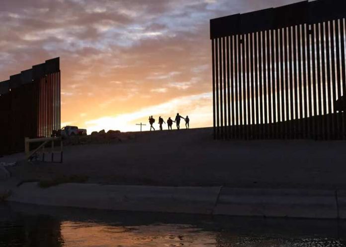 Muere migrante mexicano tras recibir un tiro en la estación fronteriza en Texas