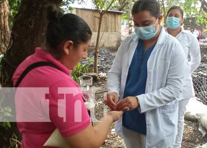 Brigadistas del MINSA atienden a familias de Managua