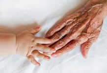Descaro: Mujer «explota de enojo» Su suegra le cobró por cuidar a su hija Estoy en shock, mi suegra quiere cobrar por cuidar a su nieta