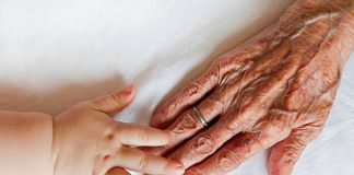 Estoy en shock, mi suegra quiere cobrar por cuidar a su nieta