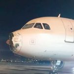 ¡De infarto! Avión terminó destrozado tras una aterradora turbulencia