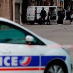 ¡Espeluznante! Hallan el cadáver de niña en una maleta en París