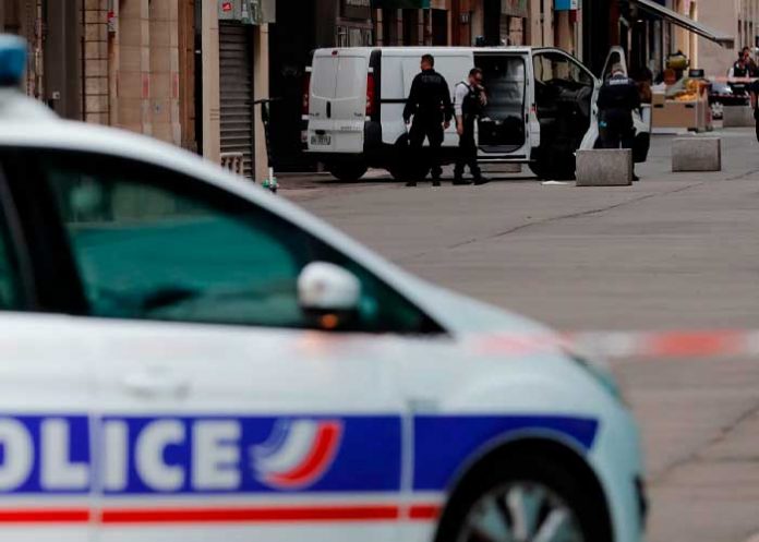 ¡Espeluznante! Hallan el cadáver de niña en una maleta en París