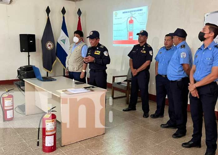 Comerciantes de pólvora de Managua reciben capacitación