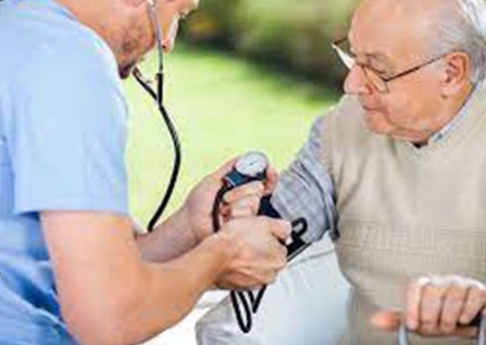 ¡Importante! consejos para cuidar la presión arterial en personas mayores