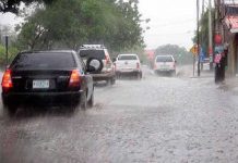 ¡Que no te llueva! Instan a conductores de Nicaragua a ser prudentes con las lluvias Fuerte lluvia sobre Managua, Nicaragua