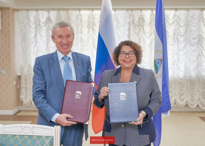 rusia Compañera Alba Azucena Torres, Embajadora de Nicaragua en la Federación de Rusia y Andrei Arkadyevich Klimov