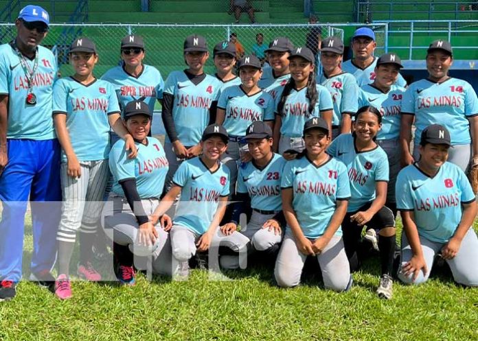 Softball en colegios del país gracias al IND y MINED