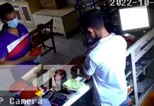 ¡Parecía baboso! Captan a ladrón en tienda de celular en Juigalpa (VIDEO) Robo de celular en una tienda de Juigalpa, Chontales