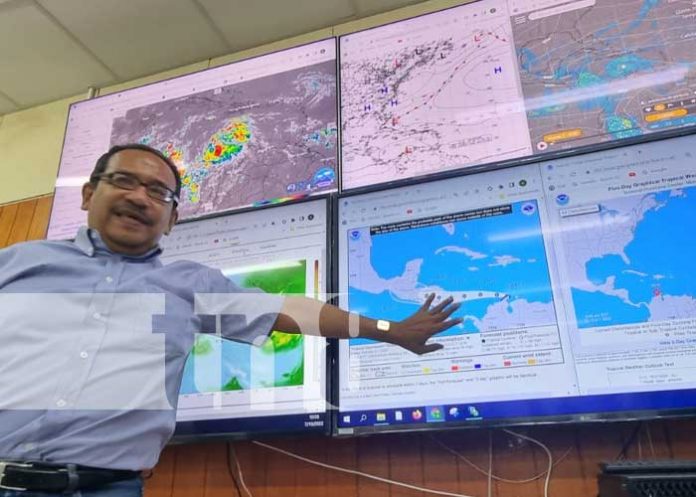 Conferencia sobre tormenta tropical Julia y su trayectoria a Nicaragua