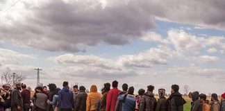 Denigrante hallazgo de migrantes desnudos entre Grecia y Turquía