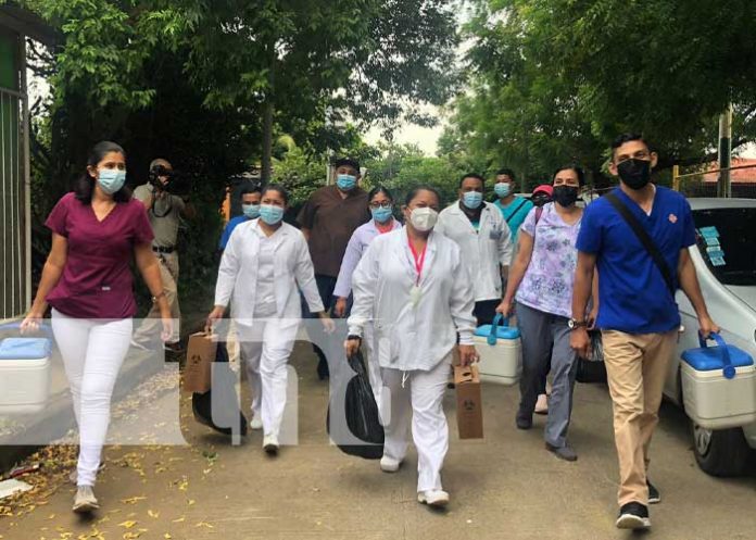 Jornada de vacunación en el barrio Enrique Smith