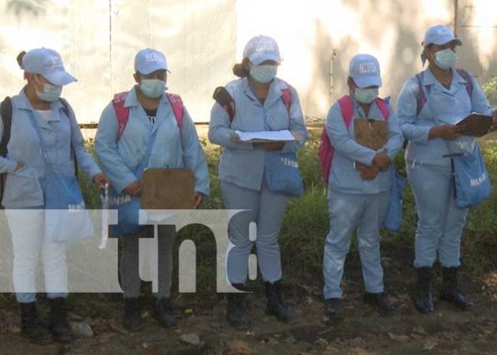 Eliminación de zancudos en barrios de Managua