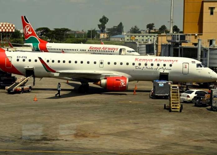 1 Por aumento salarial, pilotos en Kenya realizan huelga