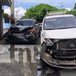 ¡Clase impacto! Vehículos protagonizan fuerte accidente en Managua