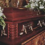 ¡Insólito! Familia compra ataúd por internet y encuentran restos de un muerto ¡Insólito! Familia compra ataúd por internet y encuentran restos de un muerto