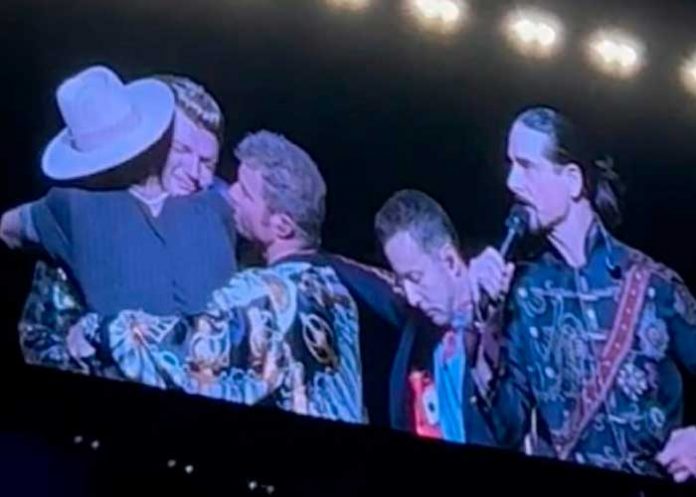Los Backstreet Boys dedican homenaje a Aaron Carter