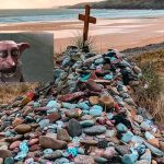 Piden a fans de ‘Harry Potter’ no dejar calcetines en la tumba de Dobby Piden a fans de ‘Harry Potter’ no dejar calcetines en la tumba de Dobby