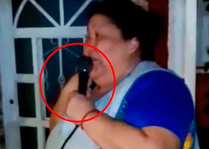 ¡Por desobligada! Abuela mexicana expone a su hija con una bocina