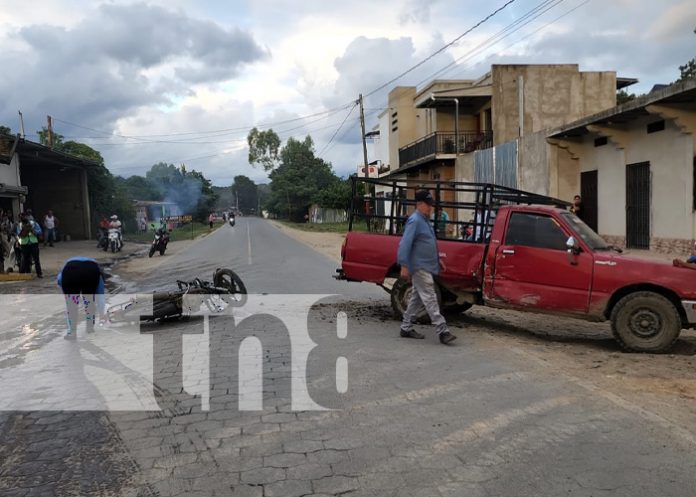 Dos lesionados tras suscitarse fuerte colisión en Jalapa