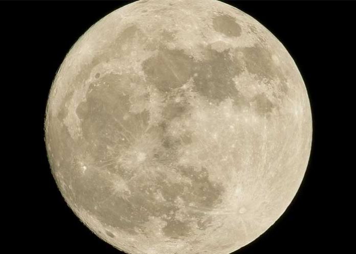 ¡Increíble! Astronauta entrena en un volcán para “simular la Luna”