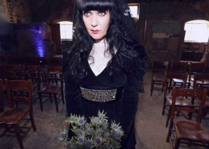 Me da orgamos escalofriantes”: Mujer se casa con espíritu de soldado muerto