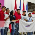 Familia y amigos reciben con alegría a Félix "El Gemelo" Alvarado