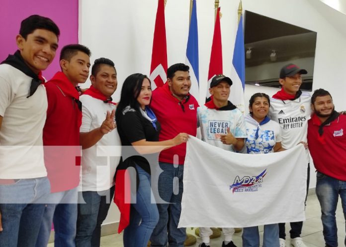 Familia y amigos reciben con alegría a Félix 