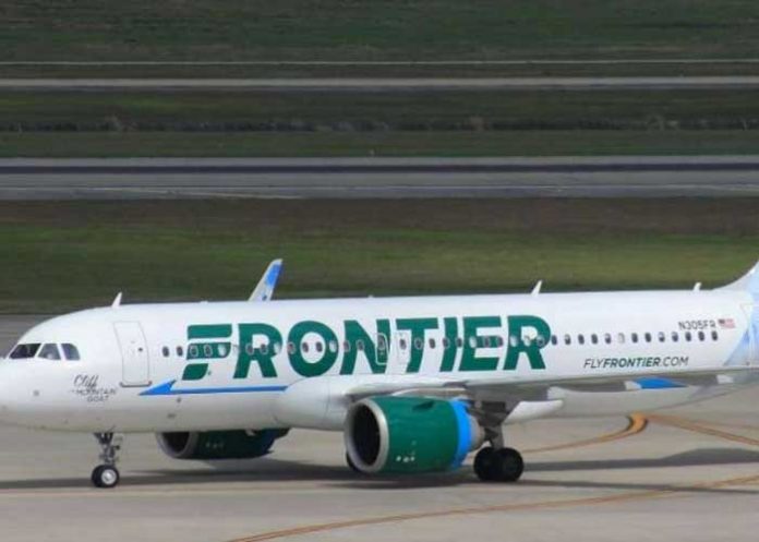 Estados Unidos, sujeto amenaza a una tripulación de un avión con un cúter