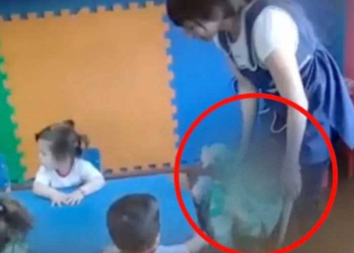 Video: Maestra de preescolar en grabada mientras maltrata a niño en Argentina