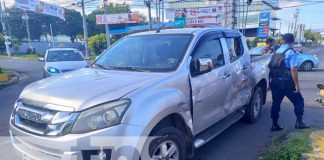 Motociclista resulta lesionado al chocar contra una camioneta en Managua