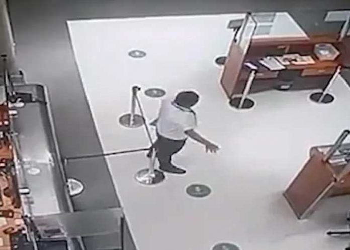 1 Aterrador video de un guardia platicando con un espíritu se hace viral