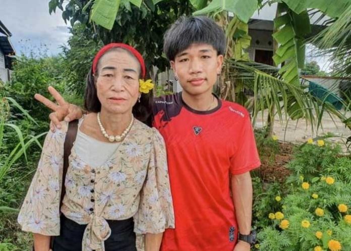 1 “Colágeno y más”: Joven de 19 años encuentra el amor con señora de 56