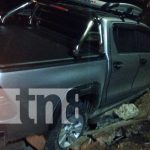 Camioneta impacta contra objeto fijo en Río Blanco Camioneta impacta contra objeto fijo en Río Blanco