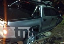 Camioneta impacta contra objeto fijo en Río Blanco Camioneta impacta contra objeto fijo en Río Blanco